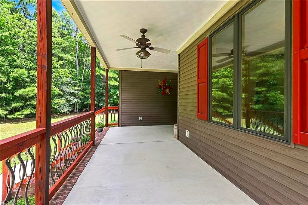 18152 Private Stock LN, SMITHFIELD VA 23430 - Photo 4