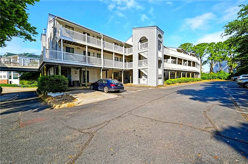 3200 Lynnhaven DR #202, VIRGINIA BEACH VA 23451 - Photo 2
