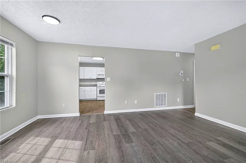 322 S Curry ST, HAMPTON VA 23663 - Photo 4
