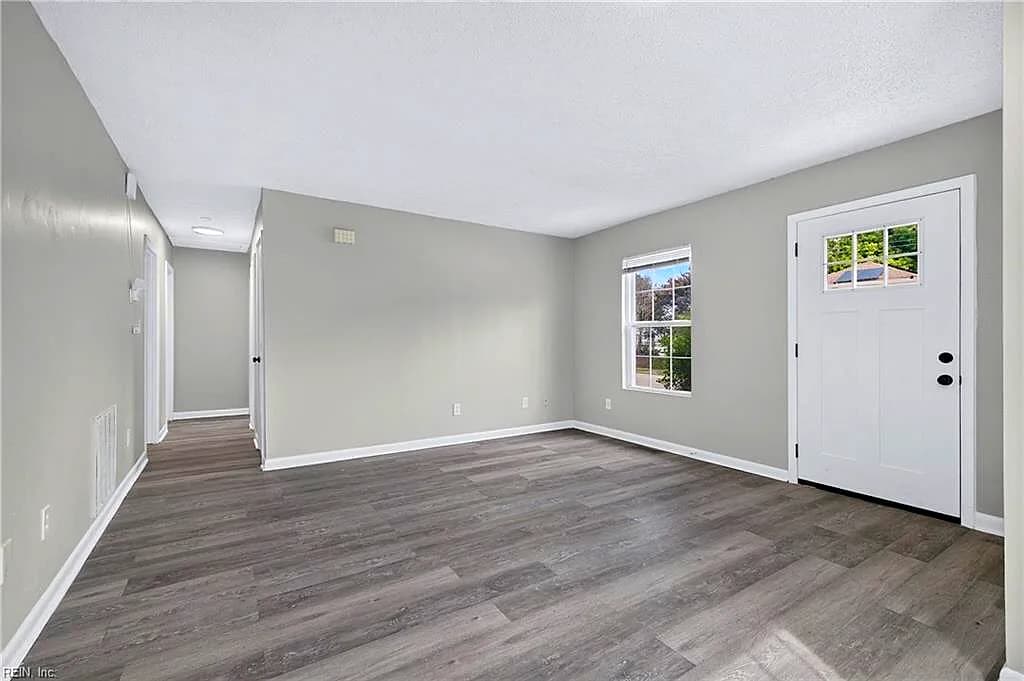 322 S Curry ST, HAMPTON VA 23663 - Photo 5
