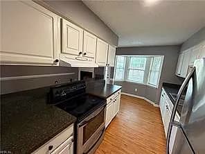 548 Hollomon DR, HAMPTON VA 23666 - Photo 4
