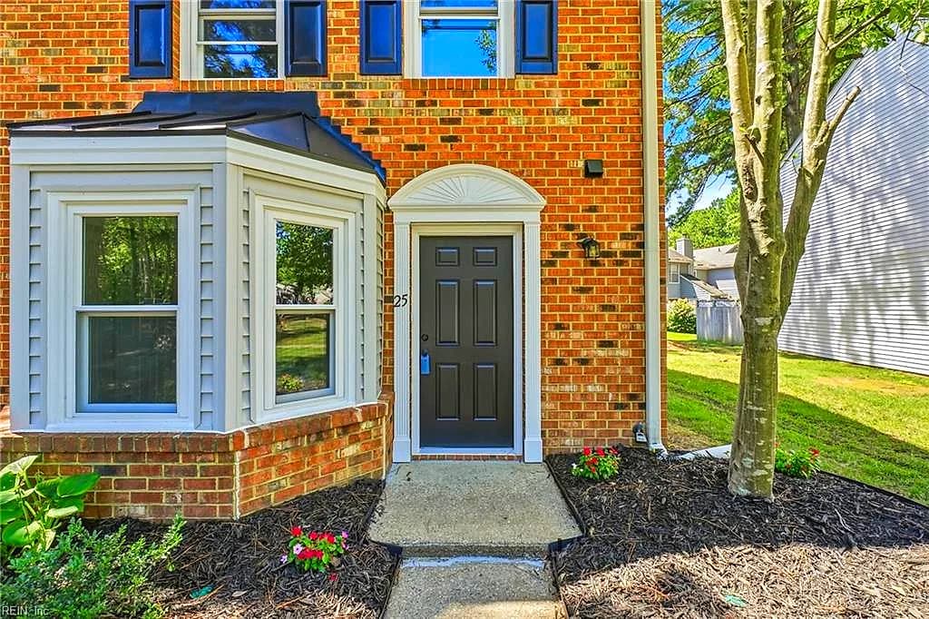 25 Corwin CIR, HAMPTON VA 23666 - Photo 3