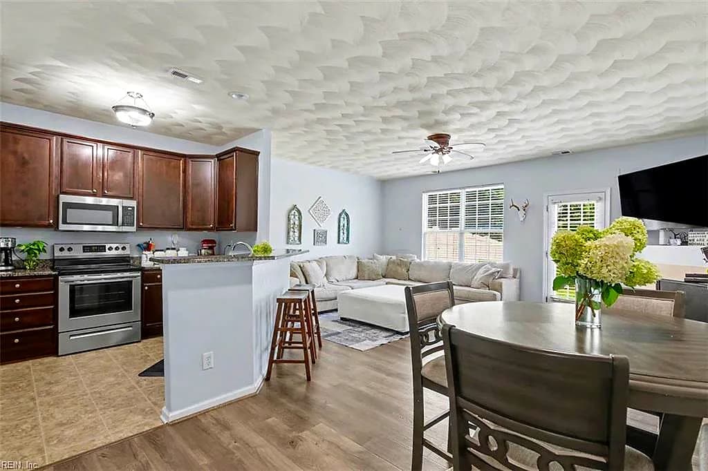 16 Frazier CT, HAMPTON VA 23666 - Photo 5