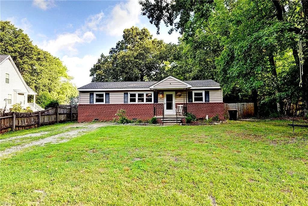 203 Old Seaford RD, SEAFORD VA 23696 - Photo 3