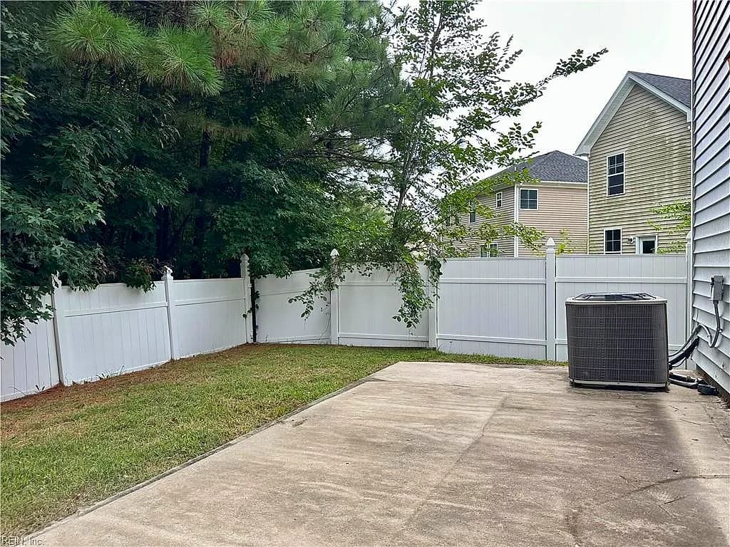 700 Albertine CT, CHESAPEAKE VA 23320 - Photo 3