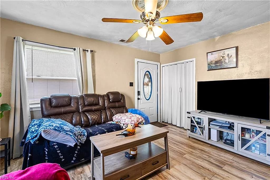 215 Castlewood RD, PORTSMOUTH VA 23702 - Photo 4