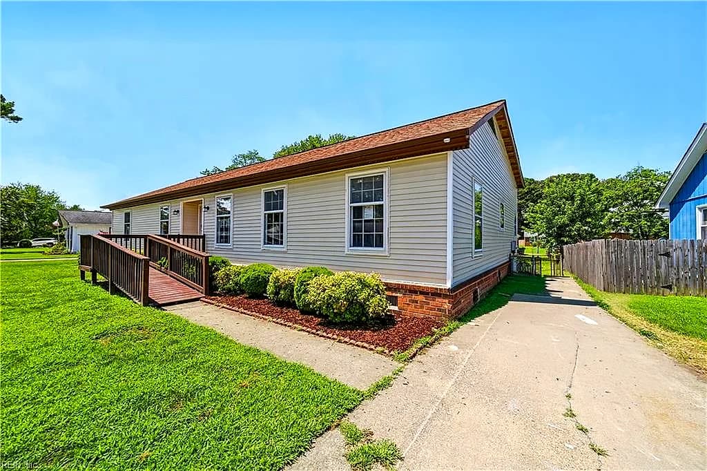 719 Mac Neil DR, NEWPORT NEWS VA 23602 - Photo 3