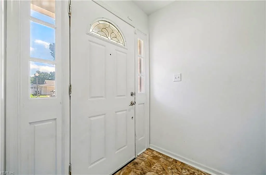 719 Mac Neil DR, NEWPORT NEWS VA 23602 - Photo 4