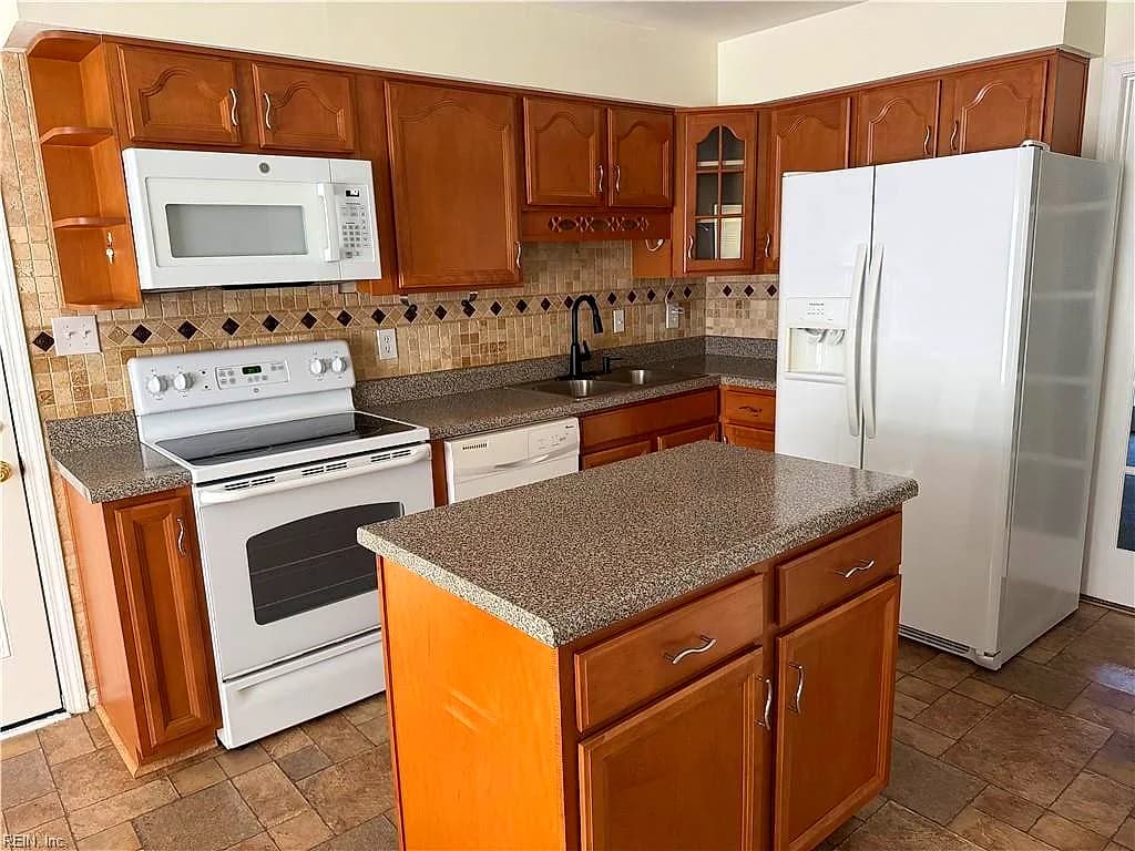 3339 Dietz DR, CHESAPEAKE VA 23323 - Photo 4