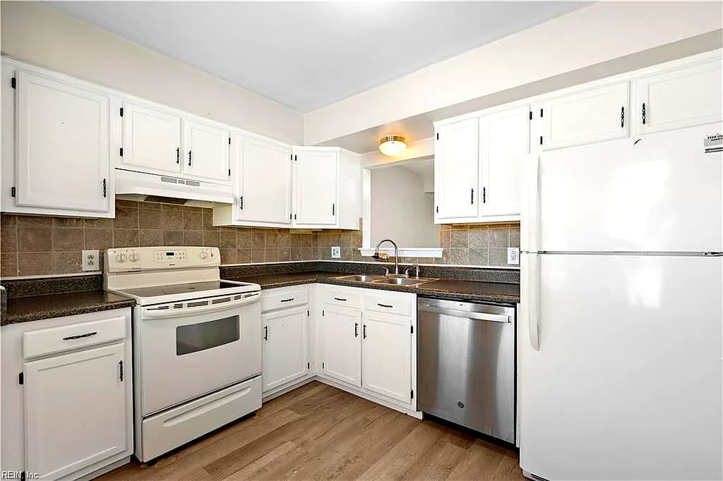 5121 Radcliffe CIR, PORTSMOUTH VA 23703 - Photo 3