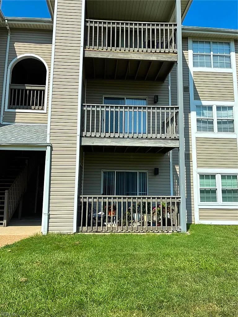69 Cape Dorey DR, HAMPTON VA 23666