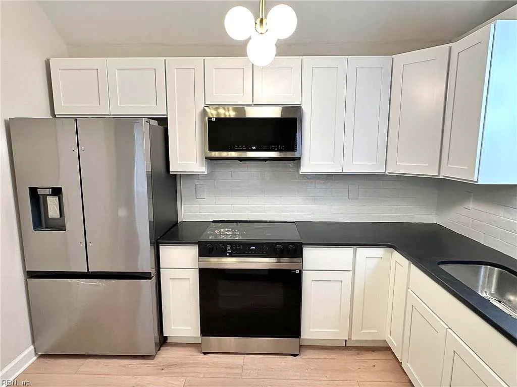 329 Stonehenge DR, SUFFOLK VA 23434 - Photo 5