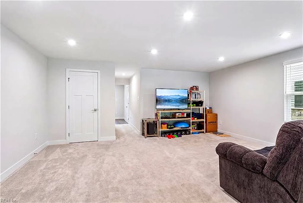 125 Fishermans WAY, POQUOSON VA 23662 - Photo 5