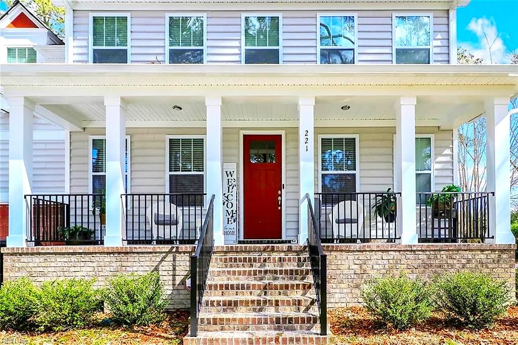221 Wilson DR, CHESAPEAKE VA 23322 - Main photo