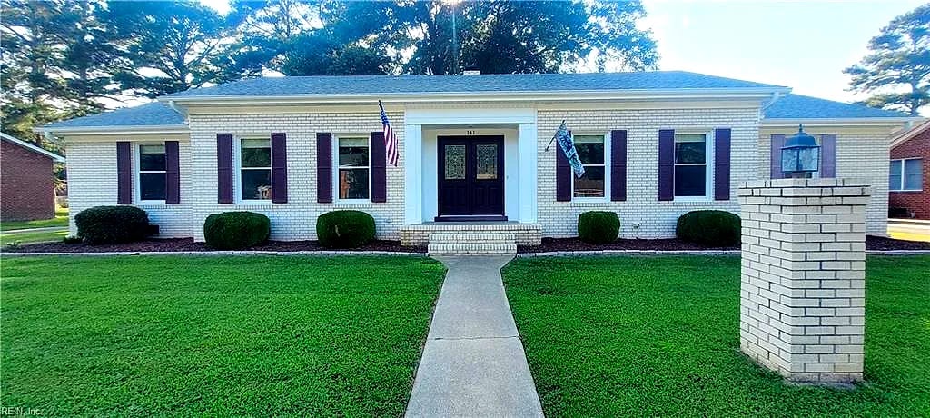 141 Robin LN, Suffolk — 3 bed Residential, 2,140 sqft