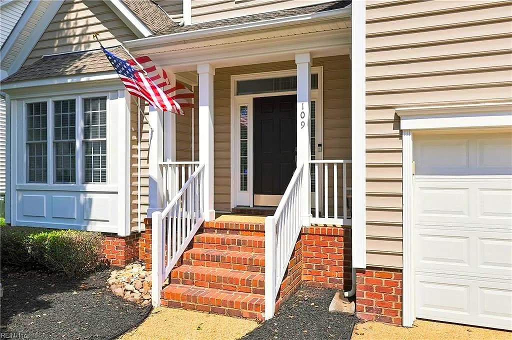 109 Overlook PT, YORKTOWN VA 23690 - Photo 5