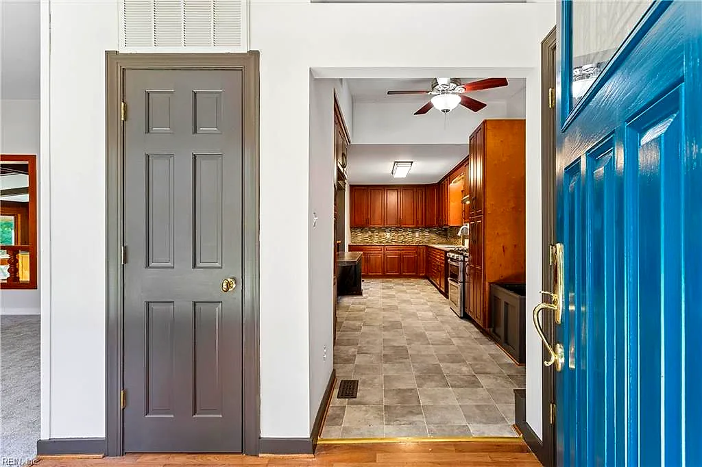 27 Hertzler RD, NEWPORT NEWS VA 23602 - Photo 3