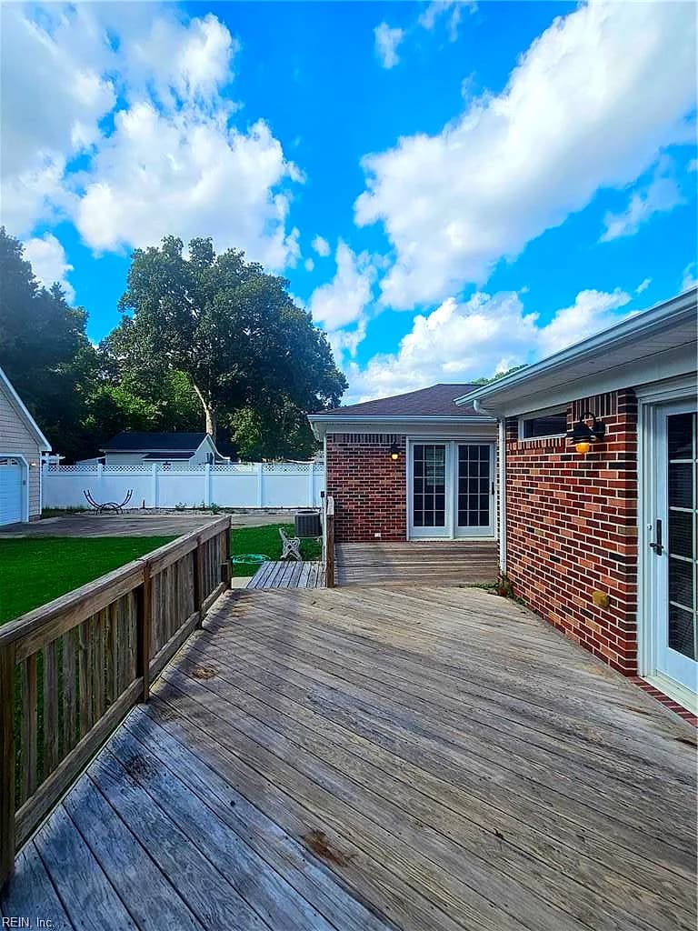 1068 Sharon DR, CHESAPEAKE VA 23320 - Photo 4
