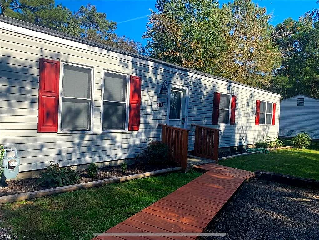 409 Goosley RD, YORKTOWN VA 23690 - Main photo