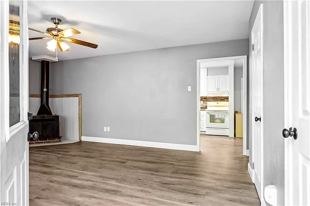 409 Goosley RD, YORKTOWN VA 23690 - Photo 3
