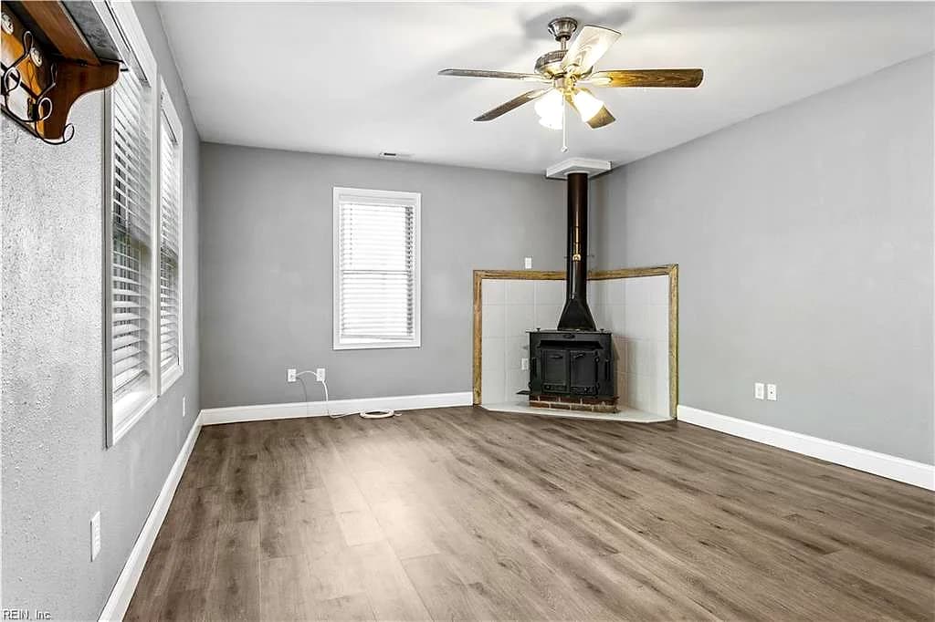 409 Goosley RD, YORKTOWN VA 23690 - Photo 4