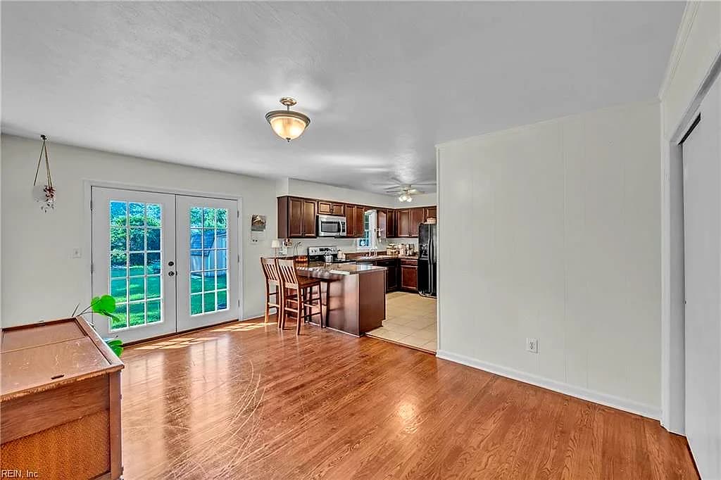 24 Sandra DR, NEWPORT NEWS VA 23608 - Photo 4