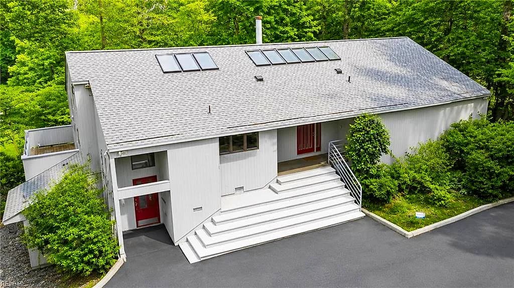 6617 Pocahontas LN, HAYES VA 23072 - Main photo