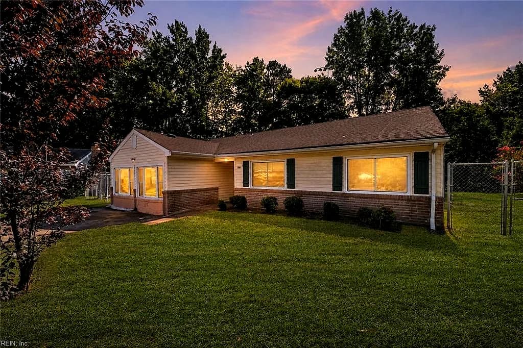 700 Saxon CT, CHESAPEAKE VA 23323 - Photo 2