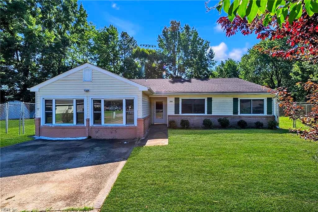700 Saxon CT, CHESAPEAKE VA 23323 - Photo 4