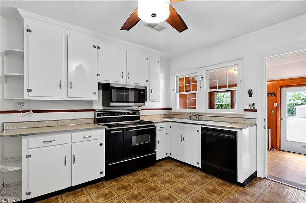 4657 Godwin BLVD, SUFFOLK VA 23434 - Photo 5