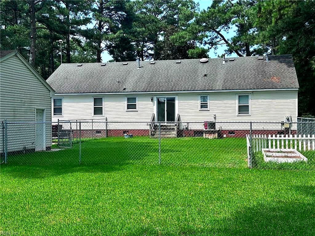 121 Causeway DR, CHESAPEAKE VA 23322 - Photo 4
