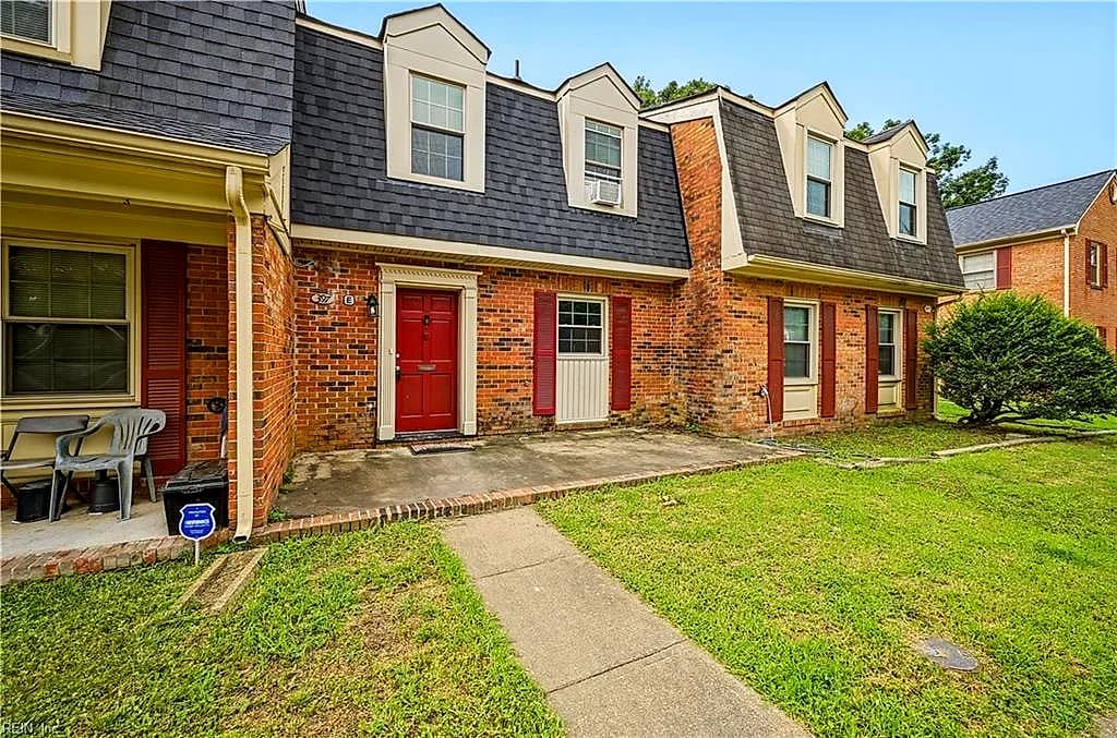 397 Deputy LN #E, NEWPORT NEWS VA 23608 - Photo 3