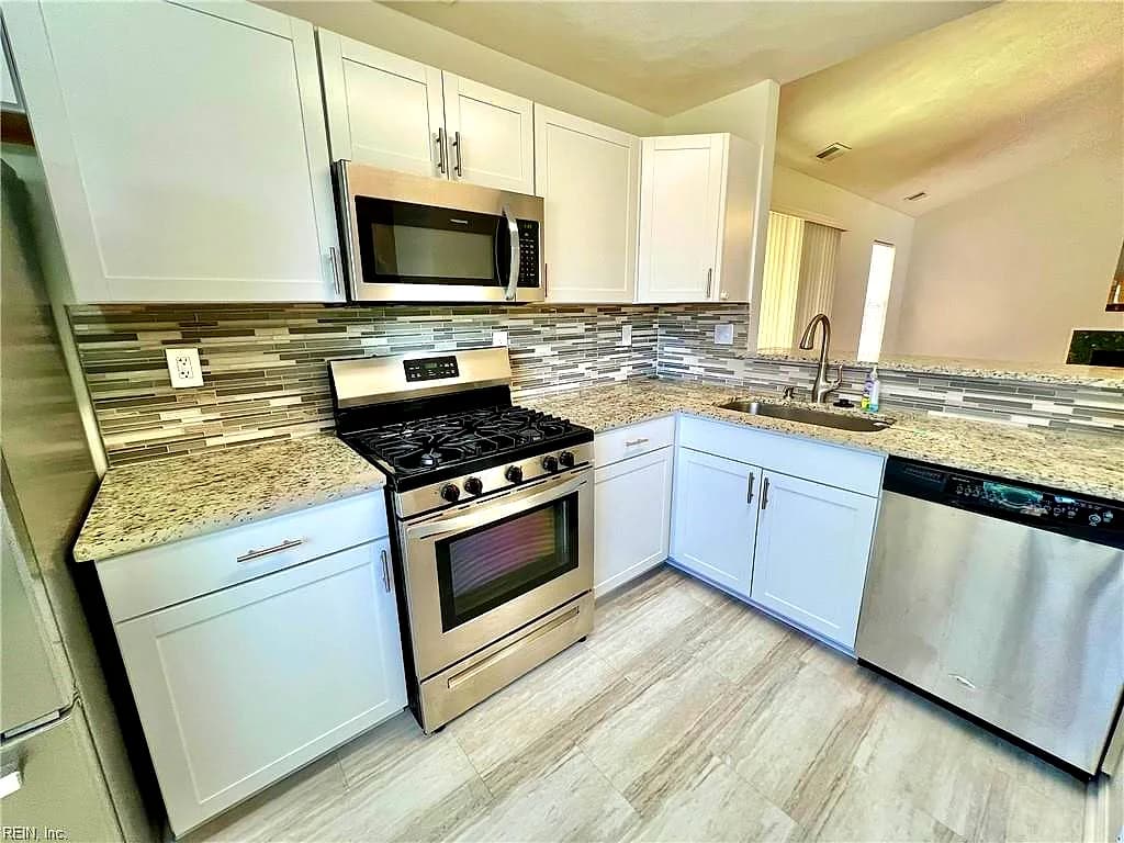 205 Dillwyn DR, CHESAPEAKE VA 23322 - Photo 2