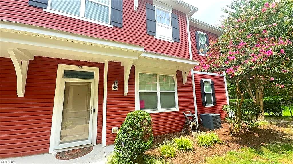 662 Lacy Oak DR, CHESAPEAKE VA 23320 - Main photo