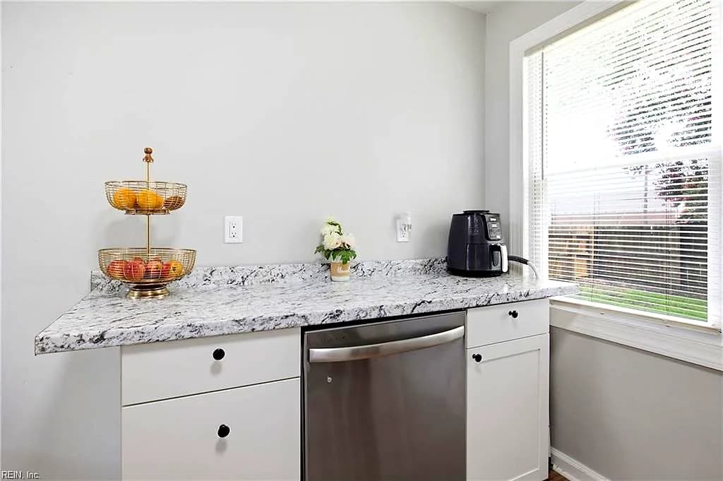 838 20th St ST, NEWPORT NEWS VA 23607 - Photo 4