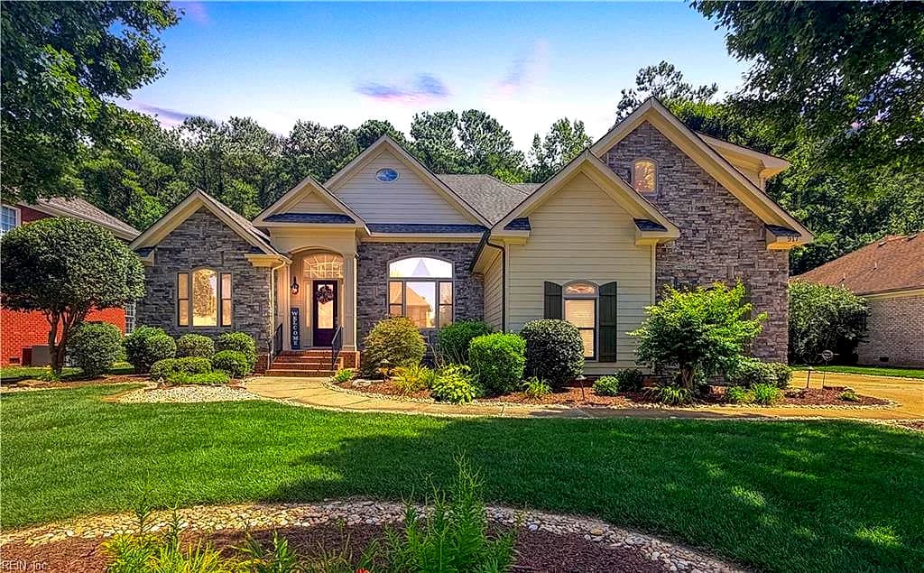 917 Redleafe CIR, CHESAPEAKE VA 23320 - Main photo