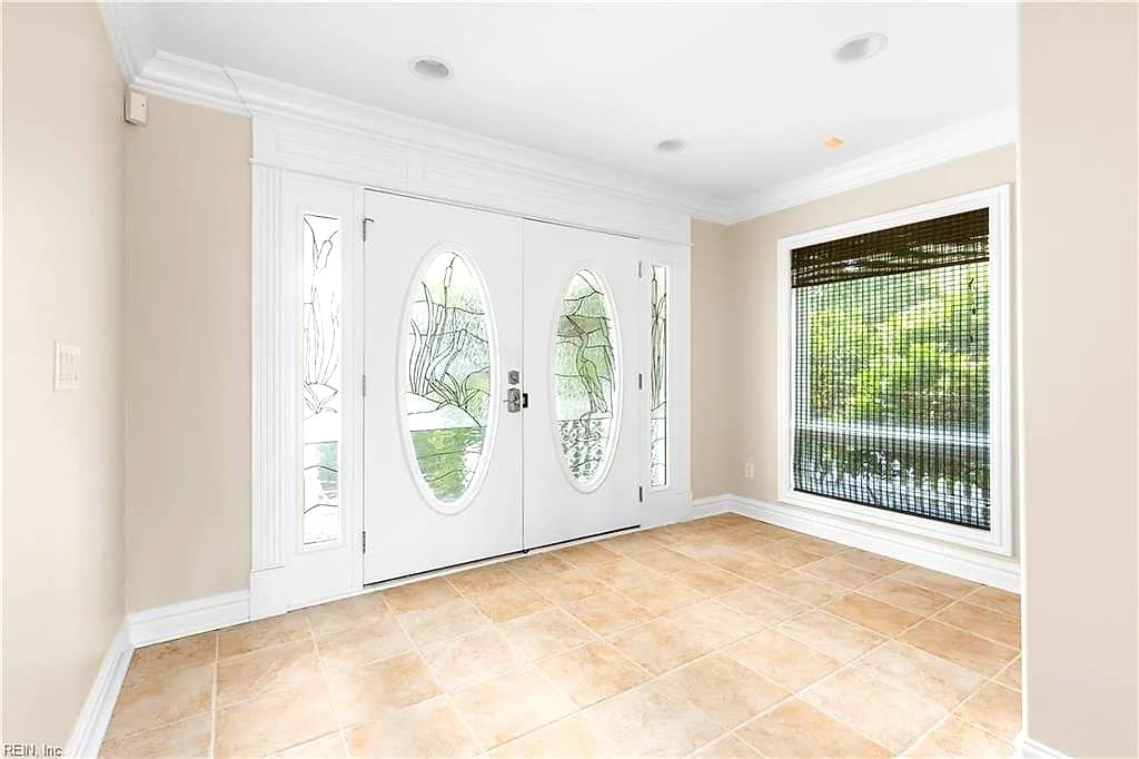 882 W Ocean View AVE, NORFOLK VA 23503 - Photo 3