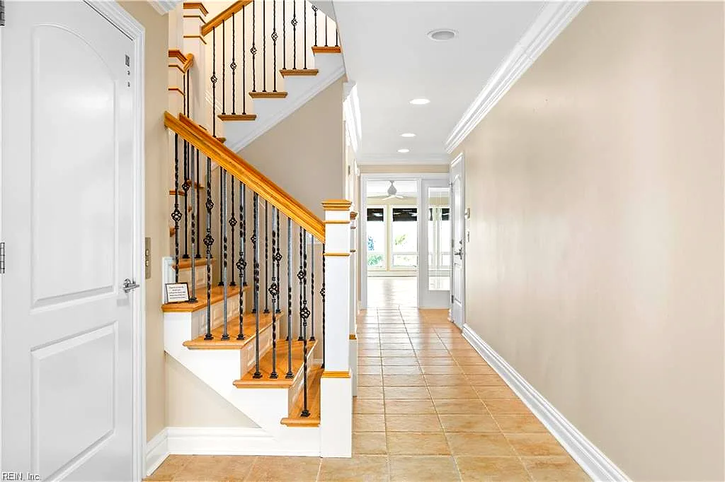 882 W Ocean View AVE, NORFOLK VA 23503 - Photo 4
