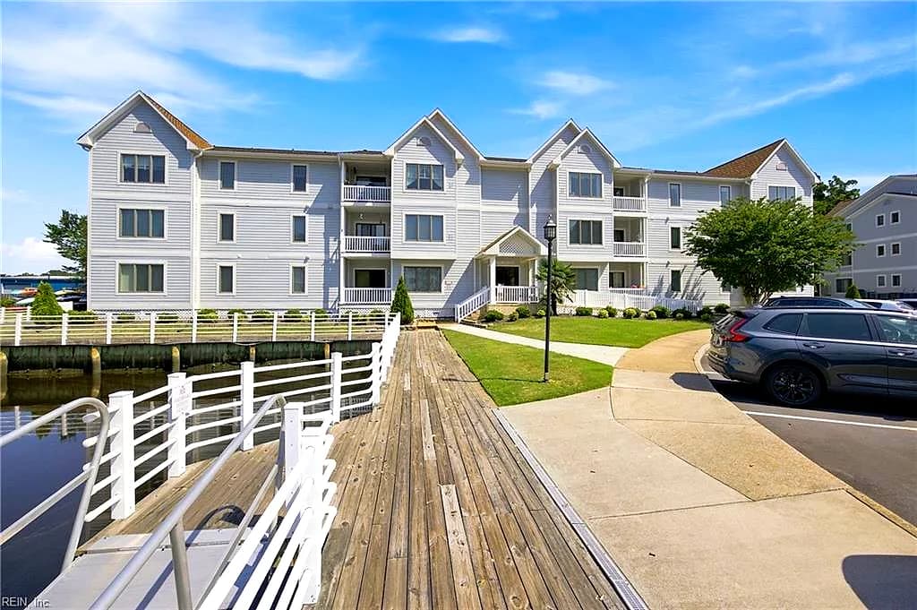 5 Harbor Watch Dr NONE #413, CHESAPEAKE VA 23320 - Photo 2