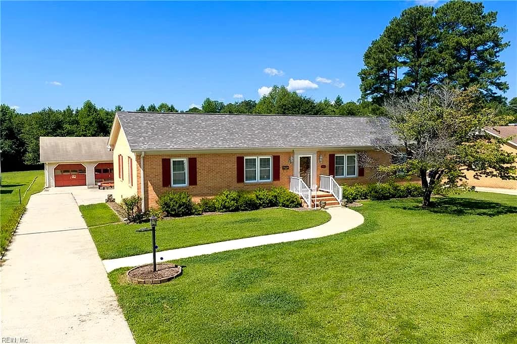 303 Miles CIR, EMPORIA VA 23847 - Photo 2