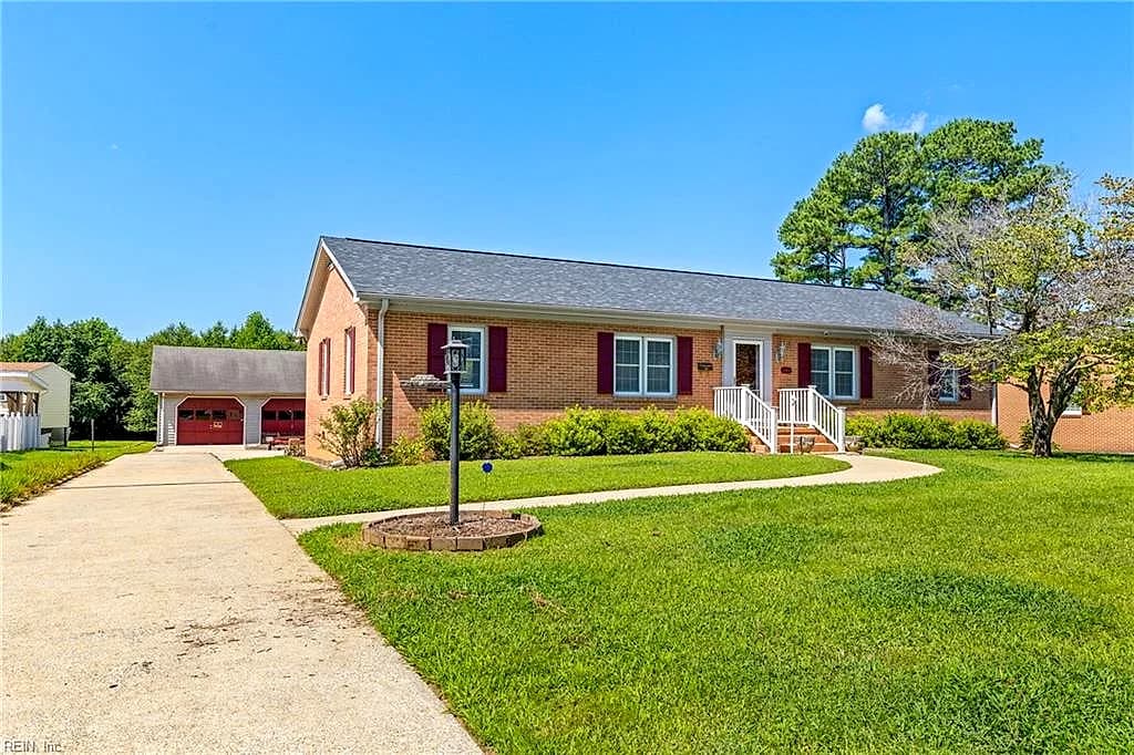 303 Miles CIR, EMPORIA VA 23847 - Photo 3