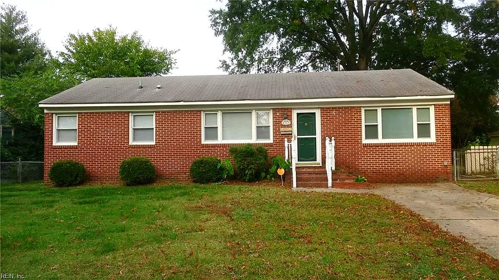 215 Clemwood PW, HAMPTON VA 23669 - Main photo