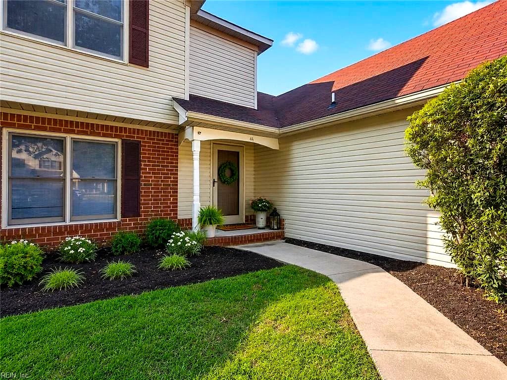 44 Ridge Wood DR, Hampton — 2 bed Residential, 1,350 sqft