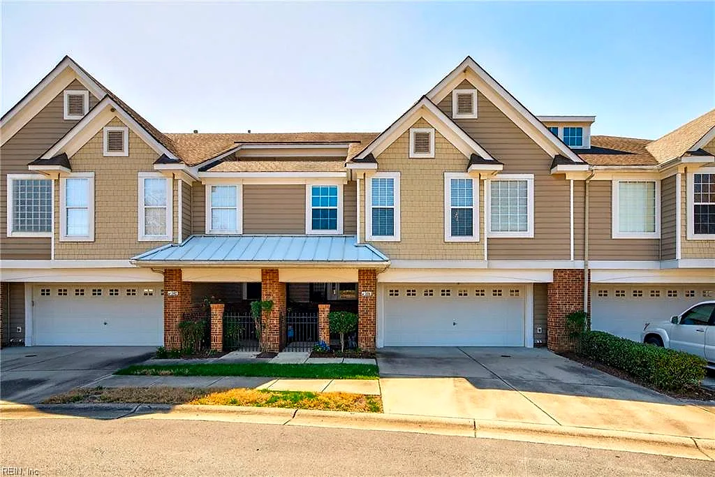 504 Crystal Bay CIR, Suffolk — 3 bed Residential, 2,013 sqft
