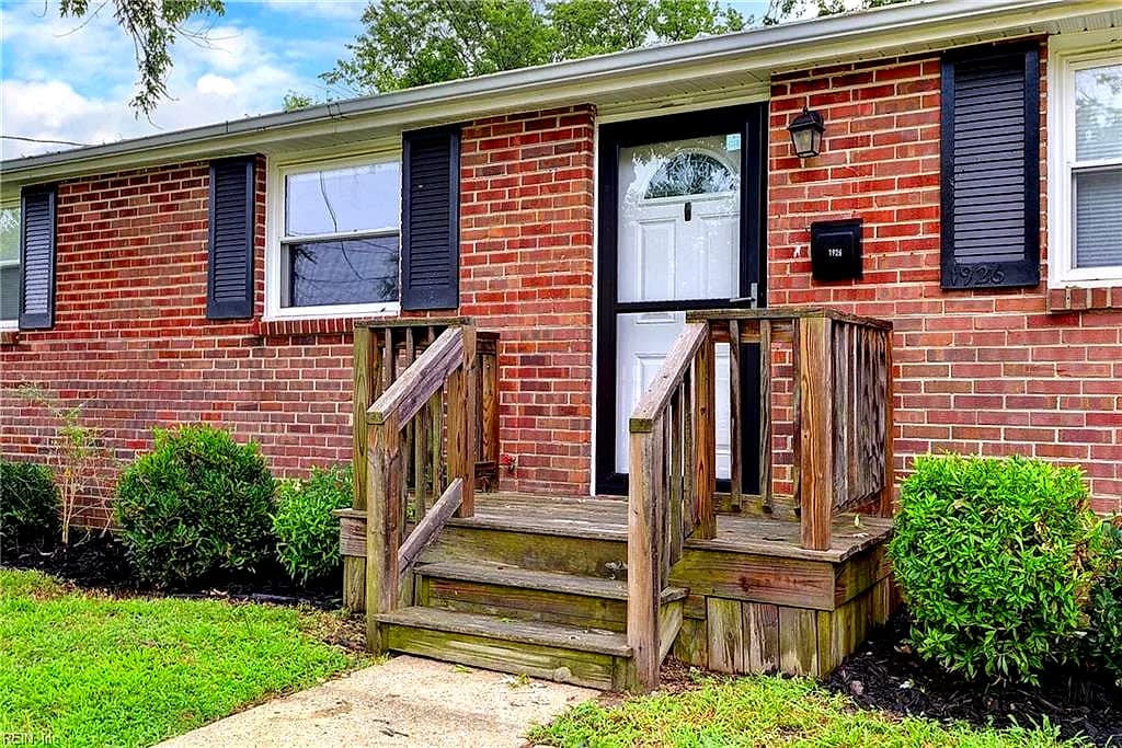 1926 Demetro DR, HAMPTON VA 23663 - Photo 5