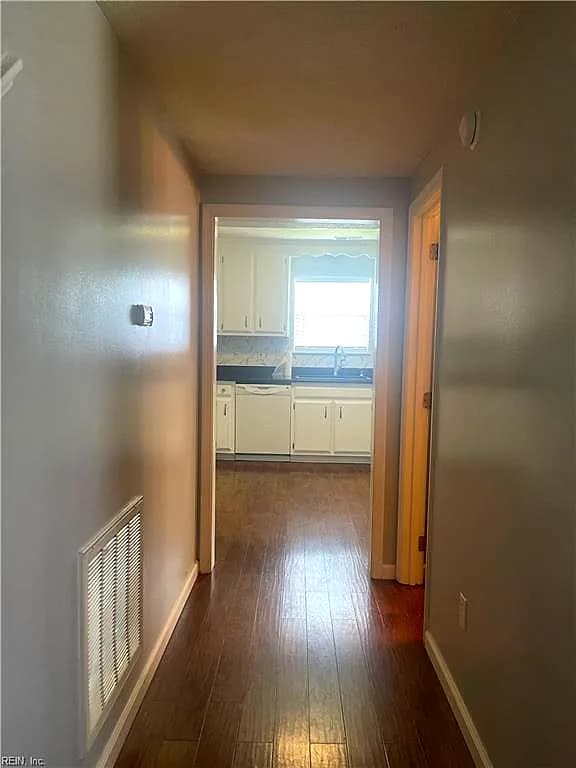 18 Harrogate LN, HAMPTON VA 23666 - Photo 4