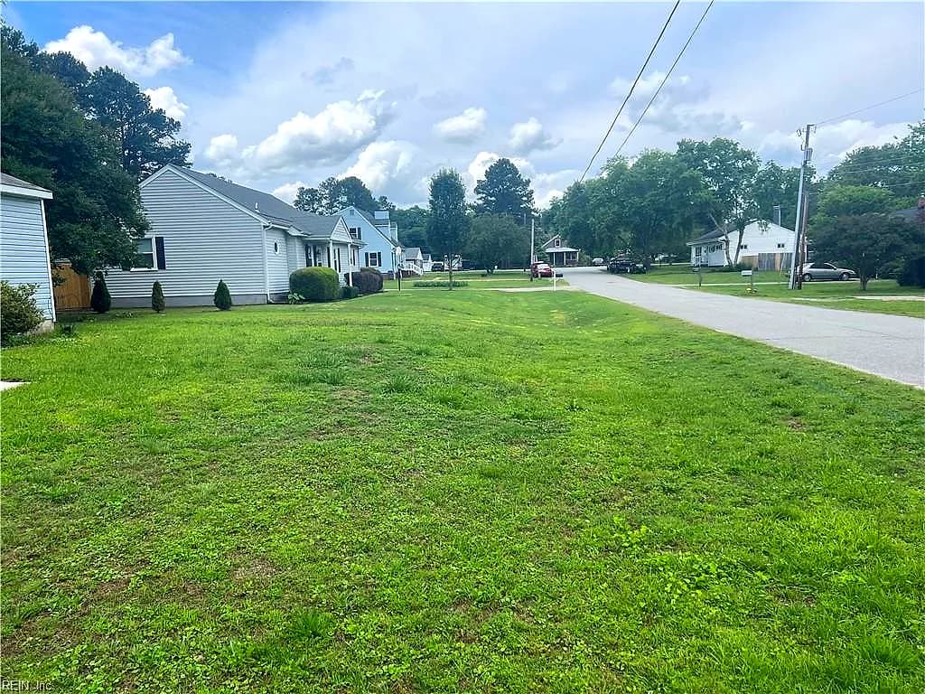 904 Wilson RD, SMITHFIELD VA 23430 - Photo 4
