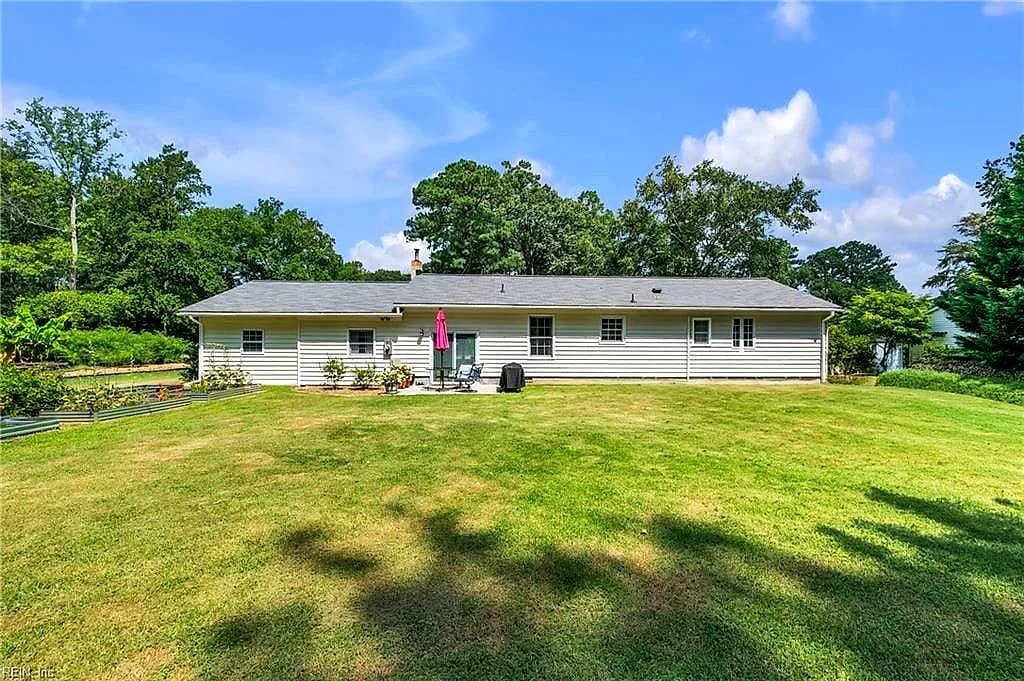 209 Oak Point DR, YORKTOWN VA 23692 - Photo 4