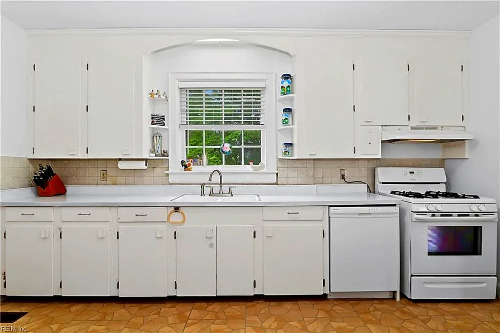 212 Grayson ST, PORTSMOUTH VA 23707 - Photo 5