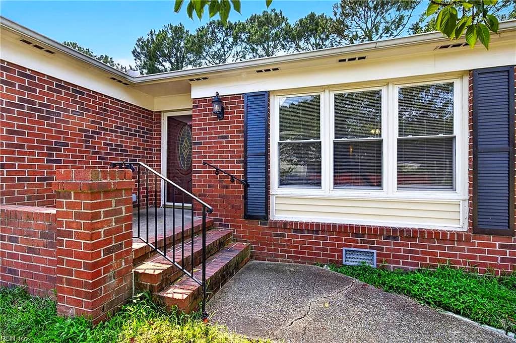 419 Dunham Massie DR, HAMPTON VA 23669 - Photo 5